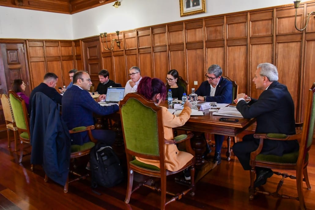 576310803 823514250320639 8857302158329143899 N