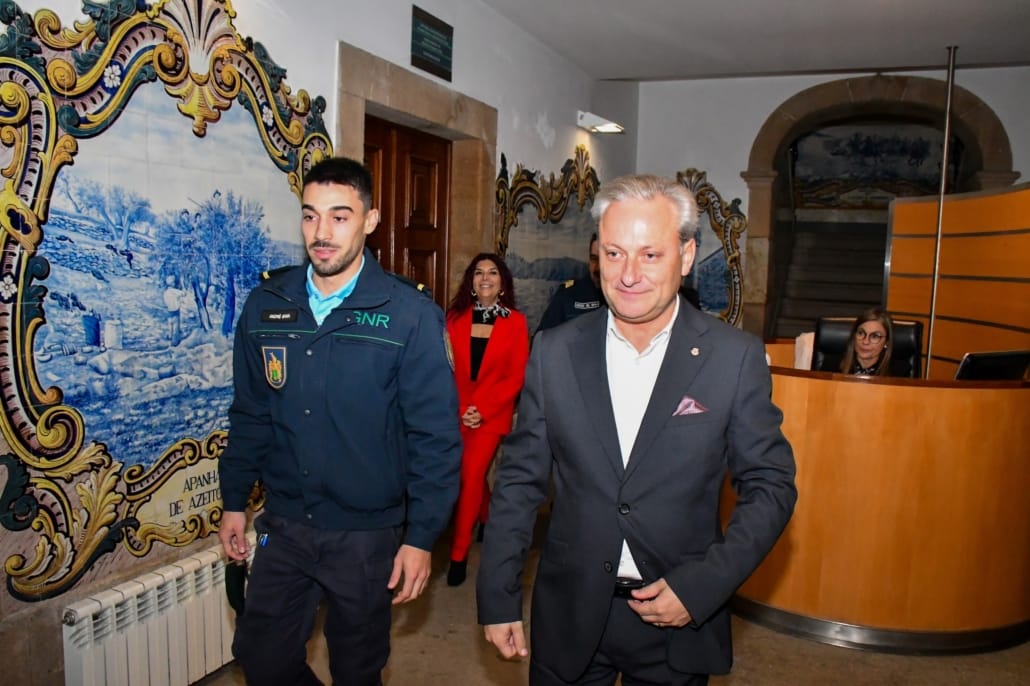 582515389 830000639672000 2206064755937474913 N