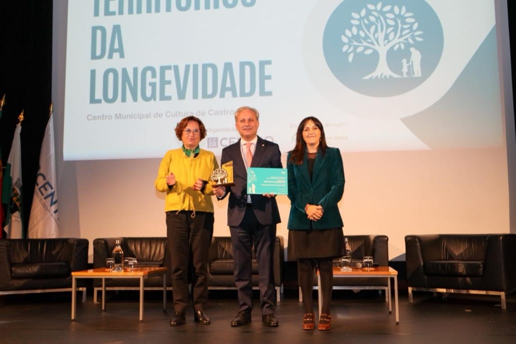 588628985 839344938737570 1977687833992557827 N