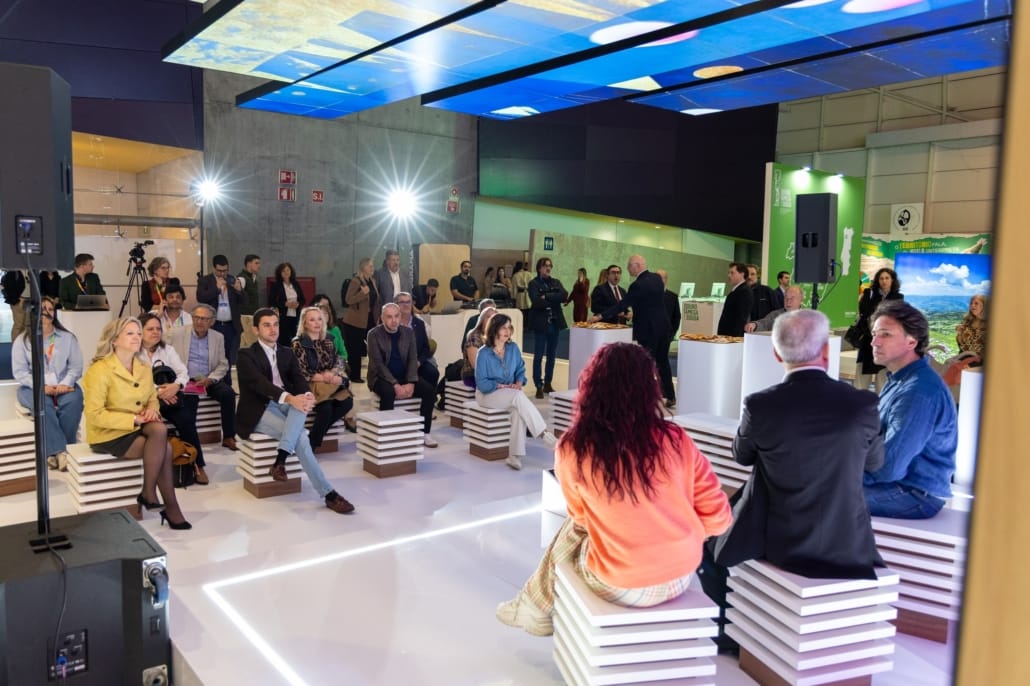 644086158 910308631641200 3296109796507679448 N