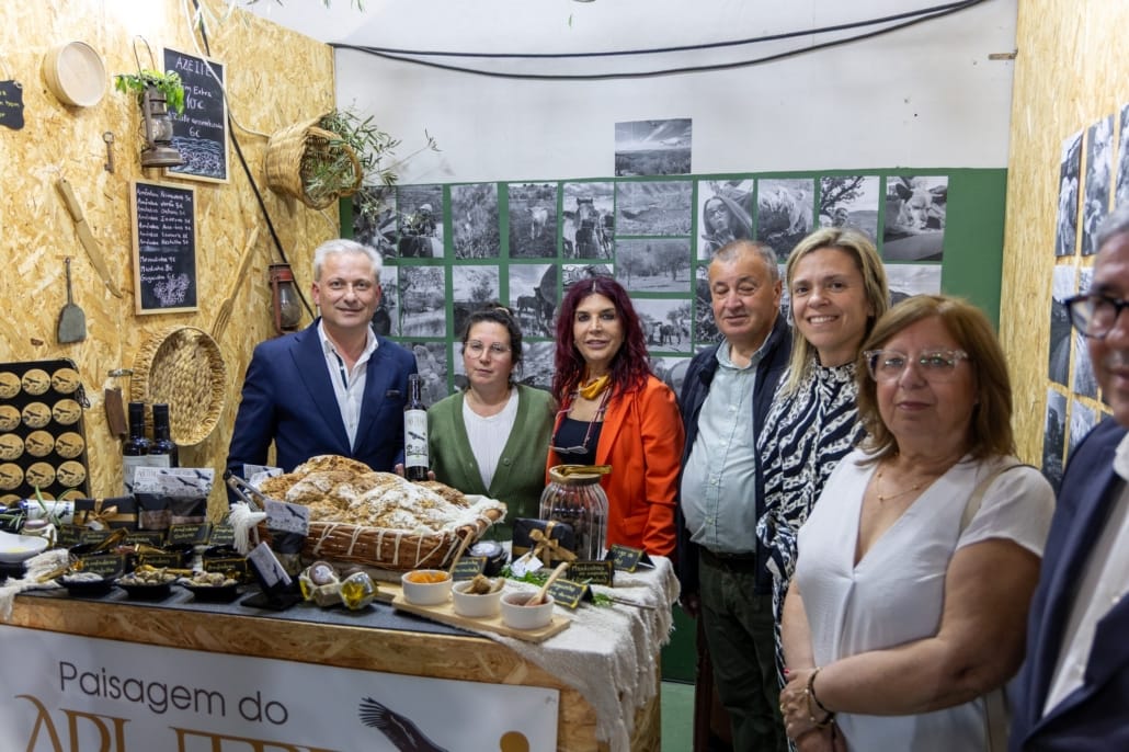 668675527 944017804936949 4938952080910678676 N