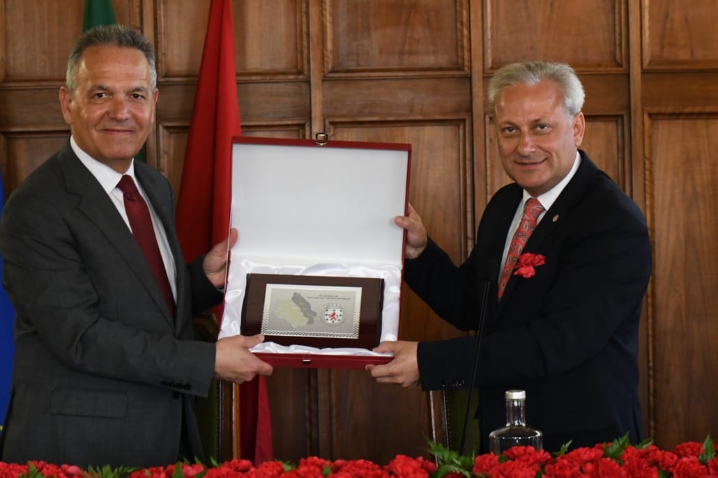 679606942 955324963806233 4162987570967980453 N